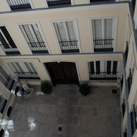 Hostal Yolanda Madrid Exteriör bild
