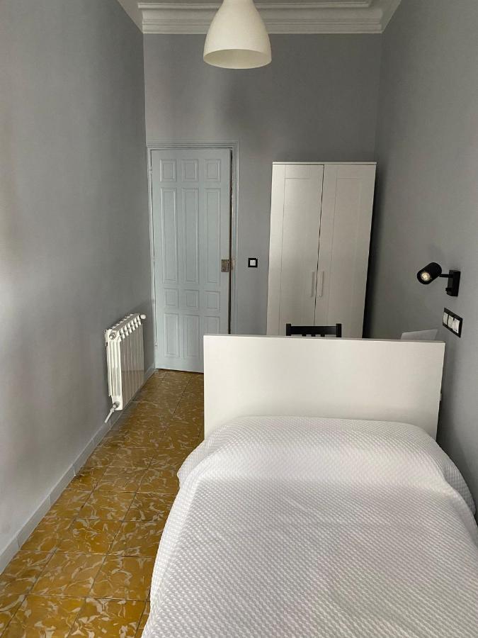 Hostal Yolanda Madrid Exteriör bild