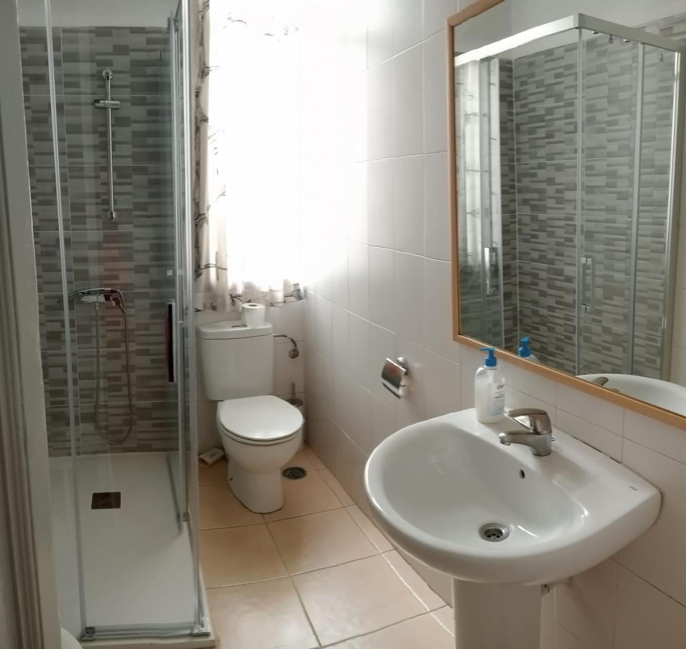 Hostal Yolanda Madrid Exteriör bild