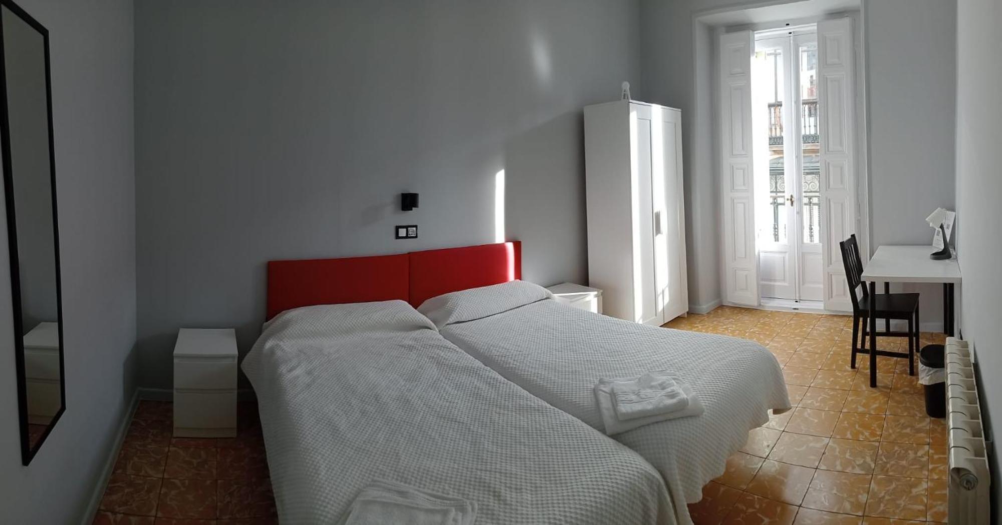Hostal Yolanda Madrid Exteriör bild
