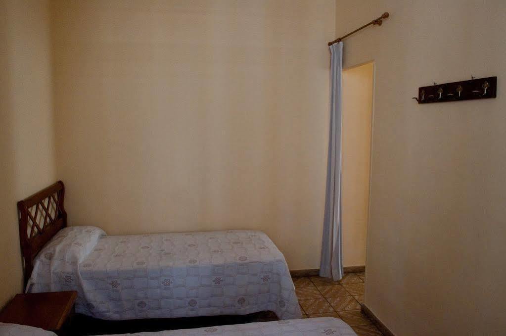 Hostal Yolanda Madrid Exteriör bild