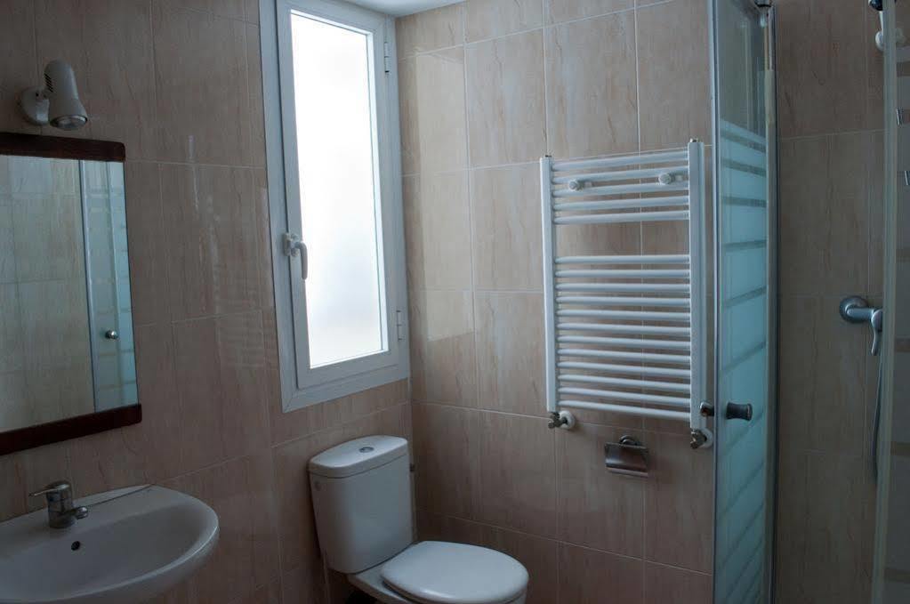 Hostal Yolanda Madrid Exteriör bild